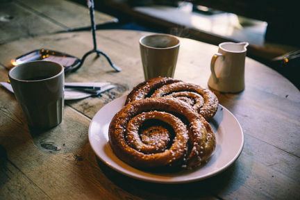 Coffee Shop / Baked Goods