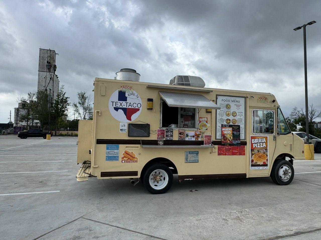 A taco food truck